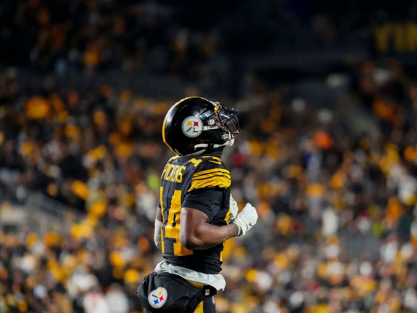 George Pickens Pittsburgh Steelers Game Moment Wallpaper