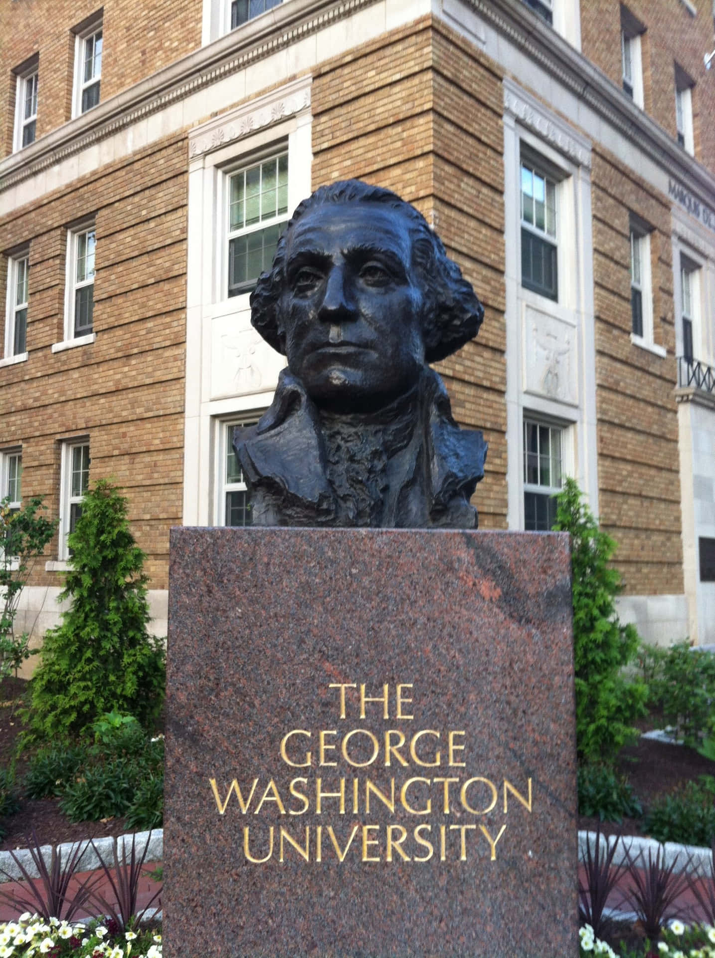 George Washington University Statue By Fairbanks Wallpaper