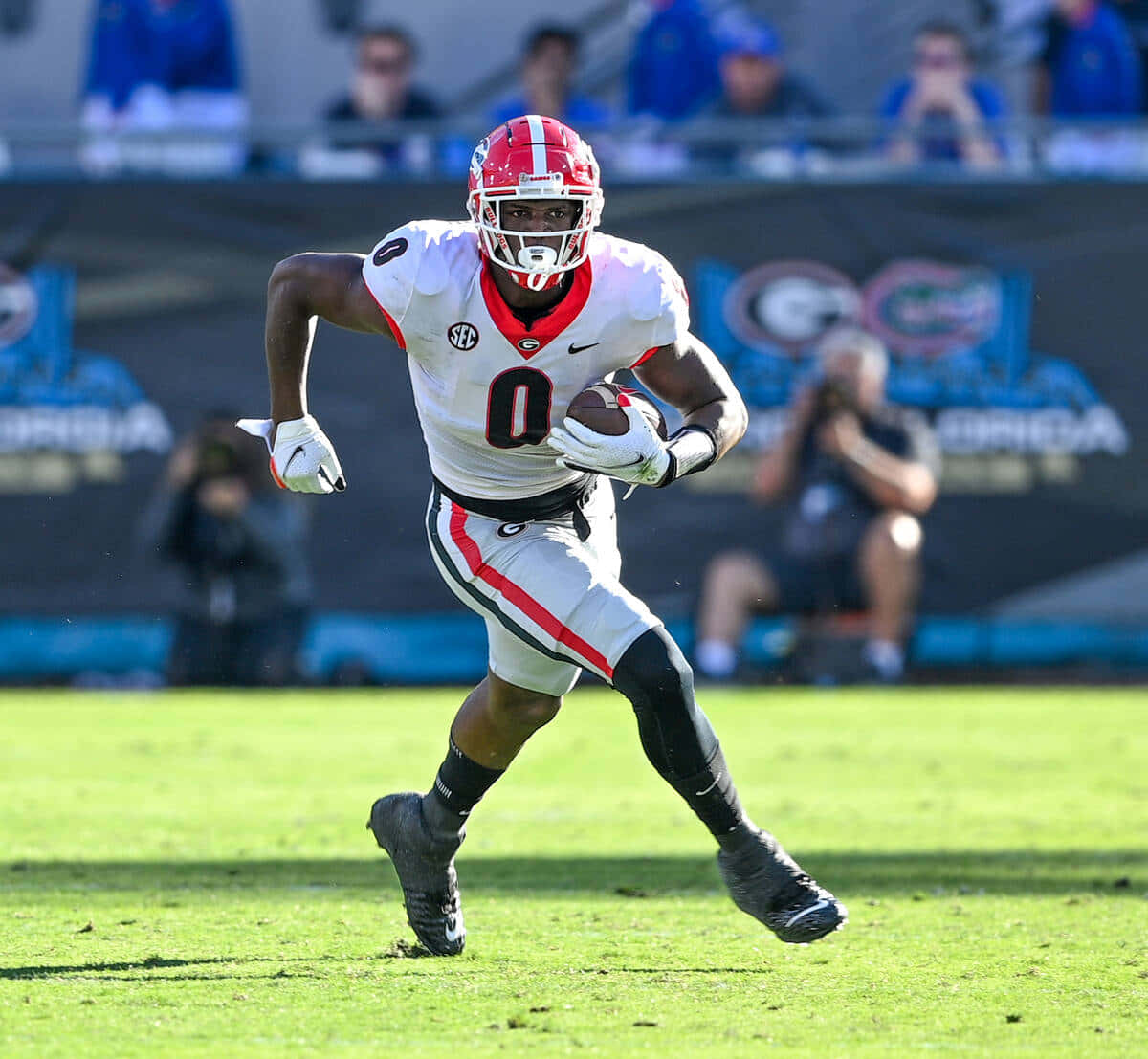 Georgia Bulldogs Football Player Running With Ball Wallpaper