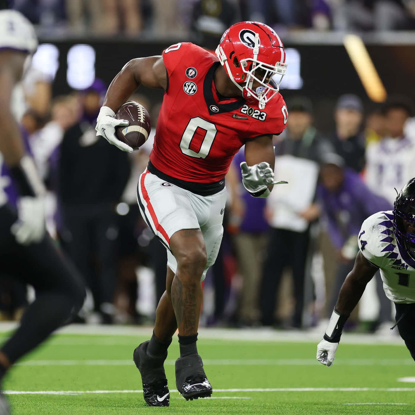 Georgia Football Player Running With Ball2023 Wallpaper