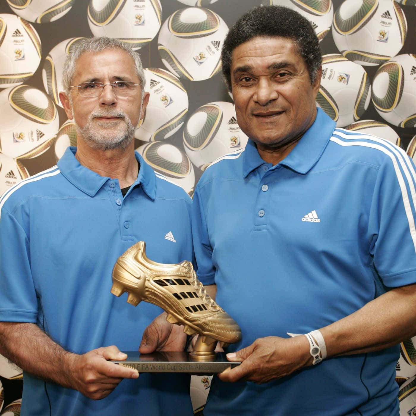 Gerd Muller And Eusebio Golden Shoe Trophy Picture