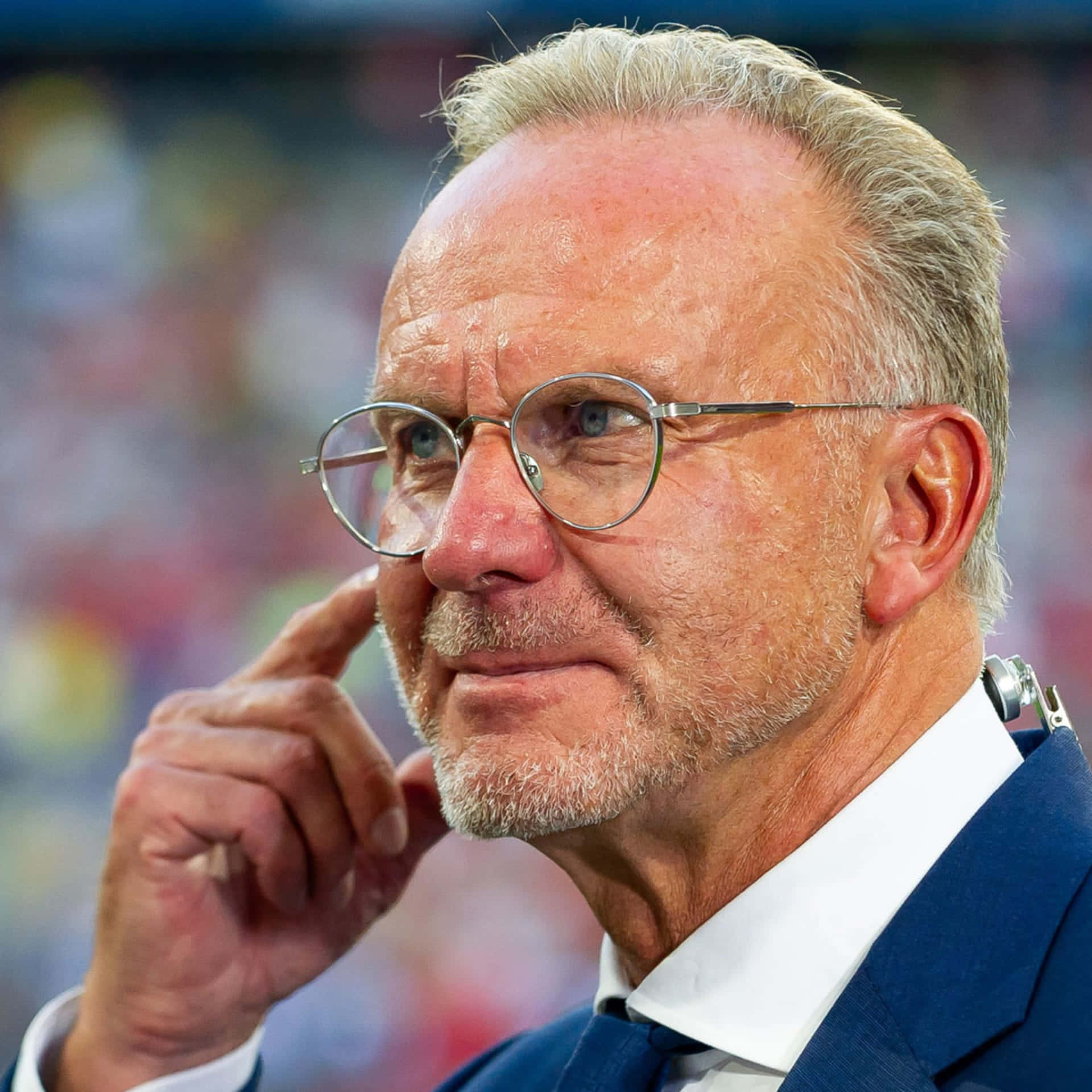 Tysk fodboldekskommandør Karl-Heinz Rummenigge side vinkel skud Wallpaper