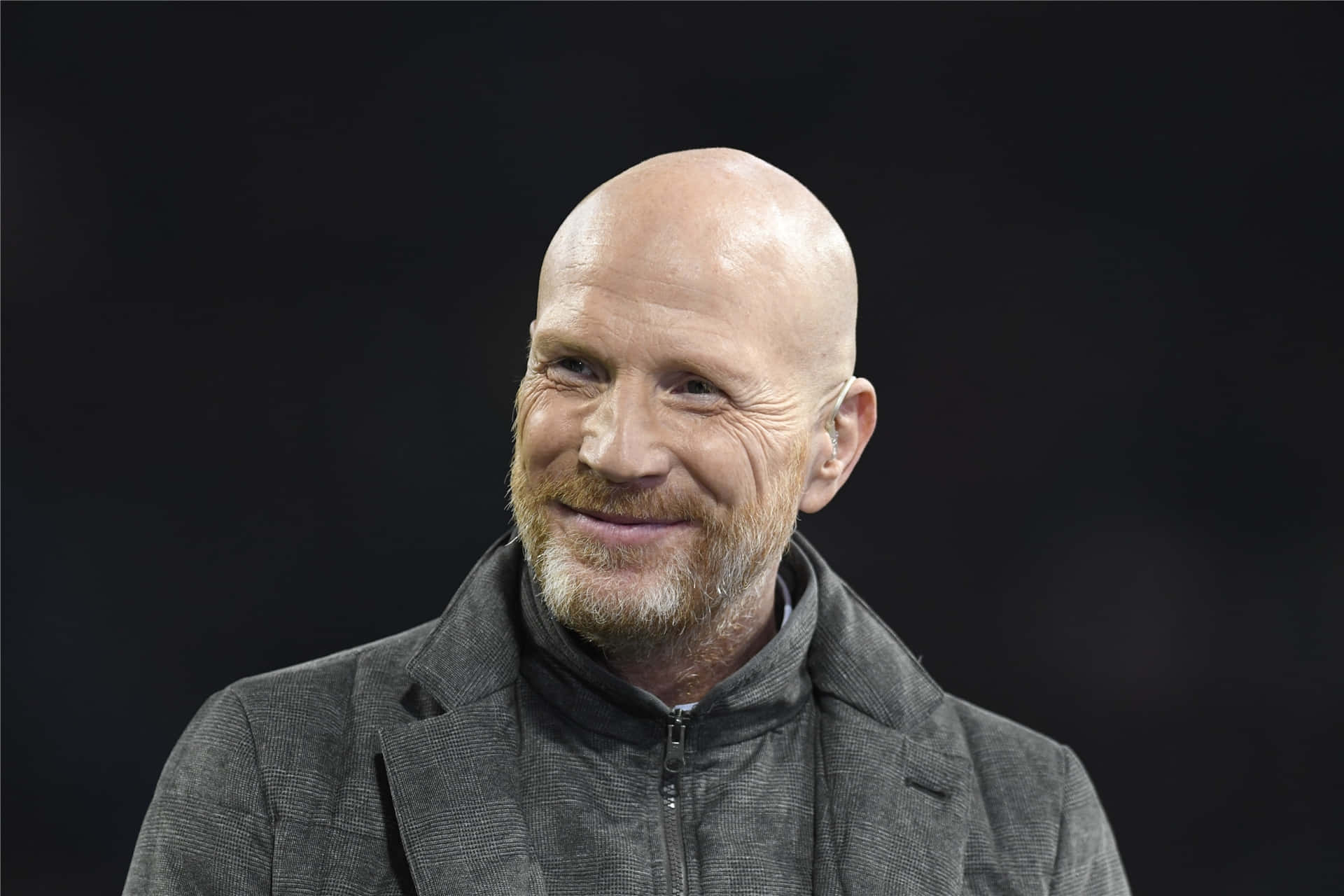 Tysk fodboldofficiel Matthias Sammer grå uldfrakke tapet: Wallpaper