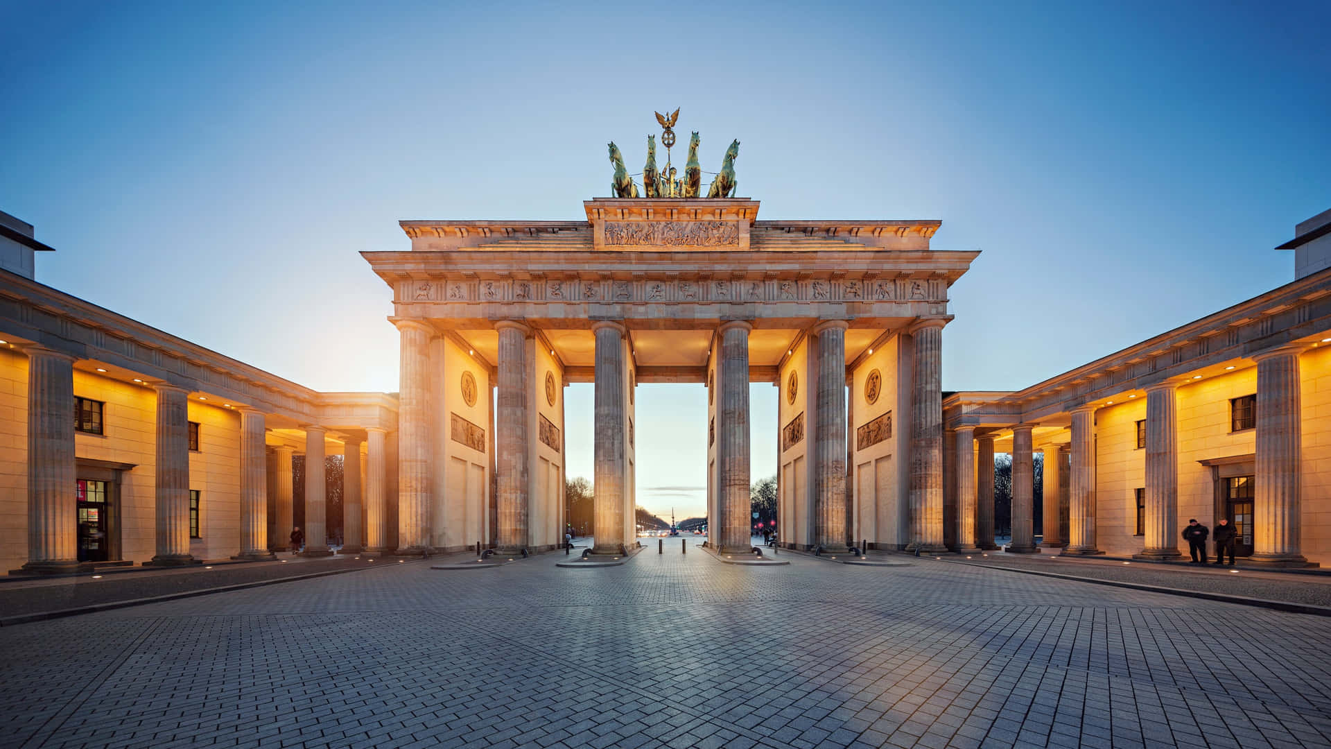 Puertade Brandeburgo En Alemania Con Cuadriga. Fondo de pantalla