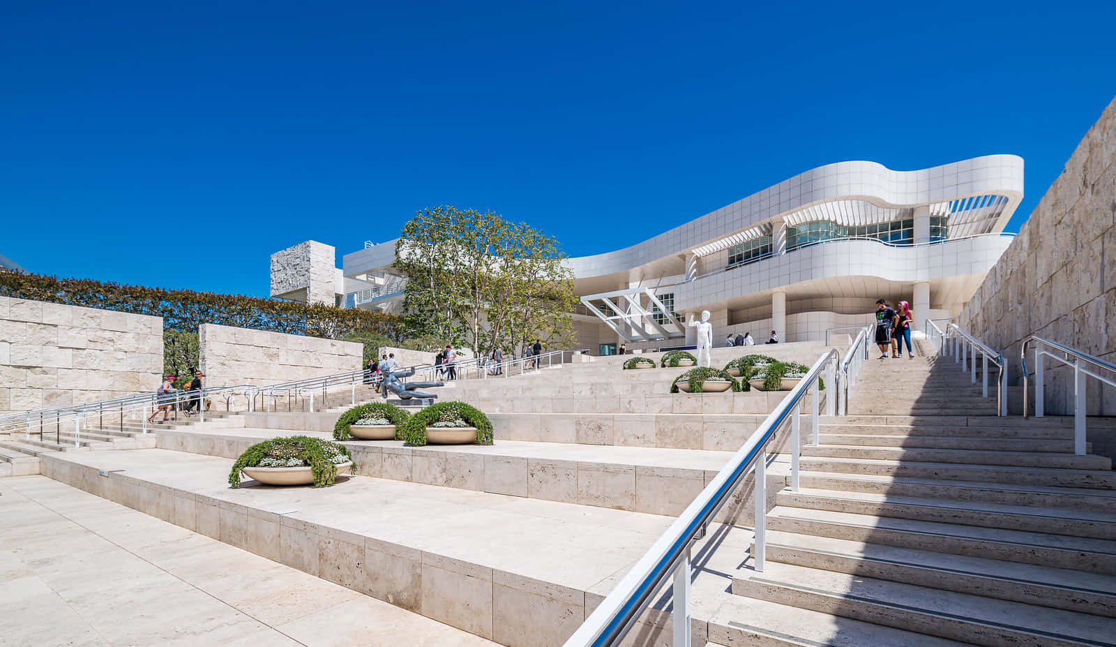 Getty Center Architectureand Visitors Wallpaper