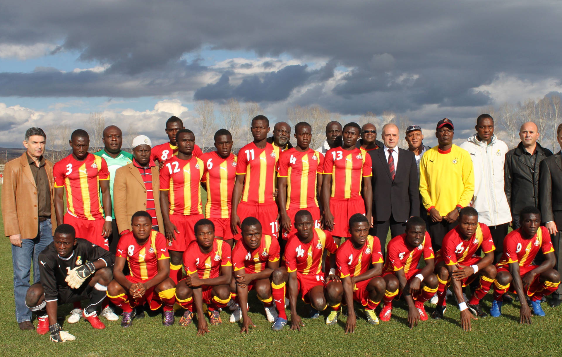 Squadra Nazionale Di Calcio Del Ghana Con Under 20 Sfondo
