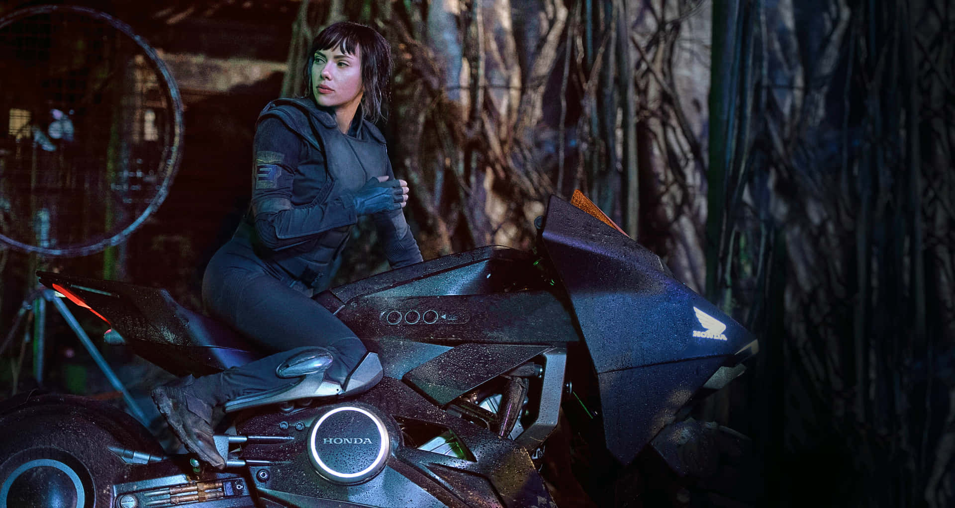 Scarred cyborg Mira Killian battles dangerous technology in “Ghost In The Shell”