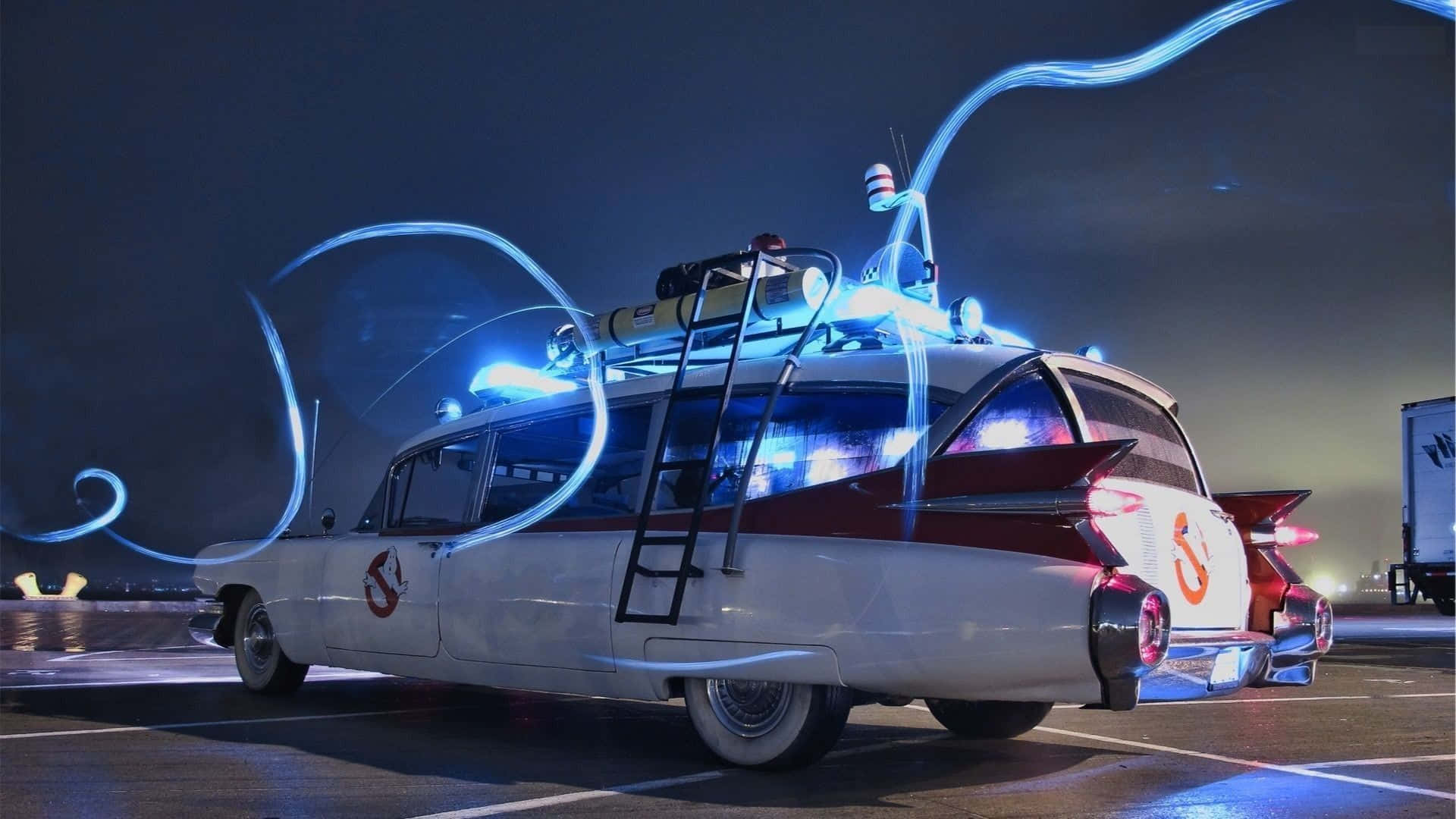 Stand up and fight ghosts with the Ghostbusters