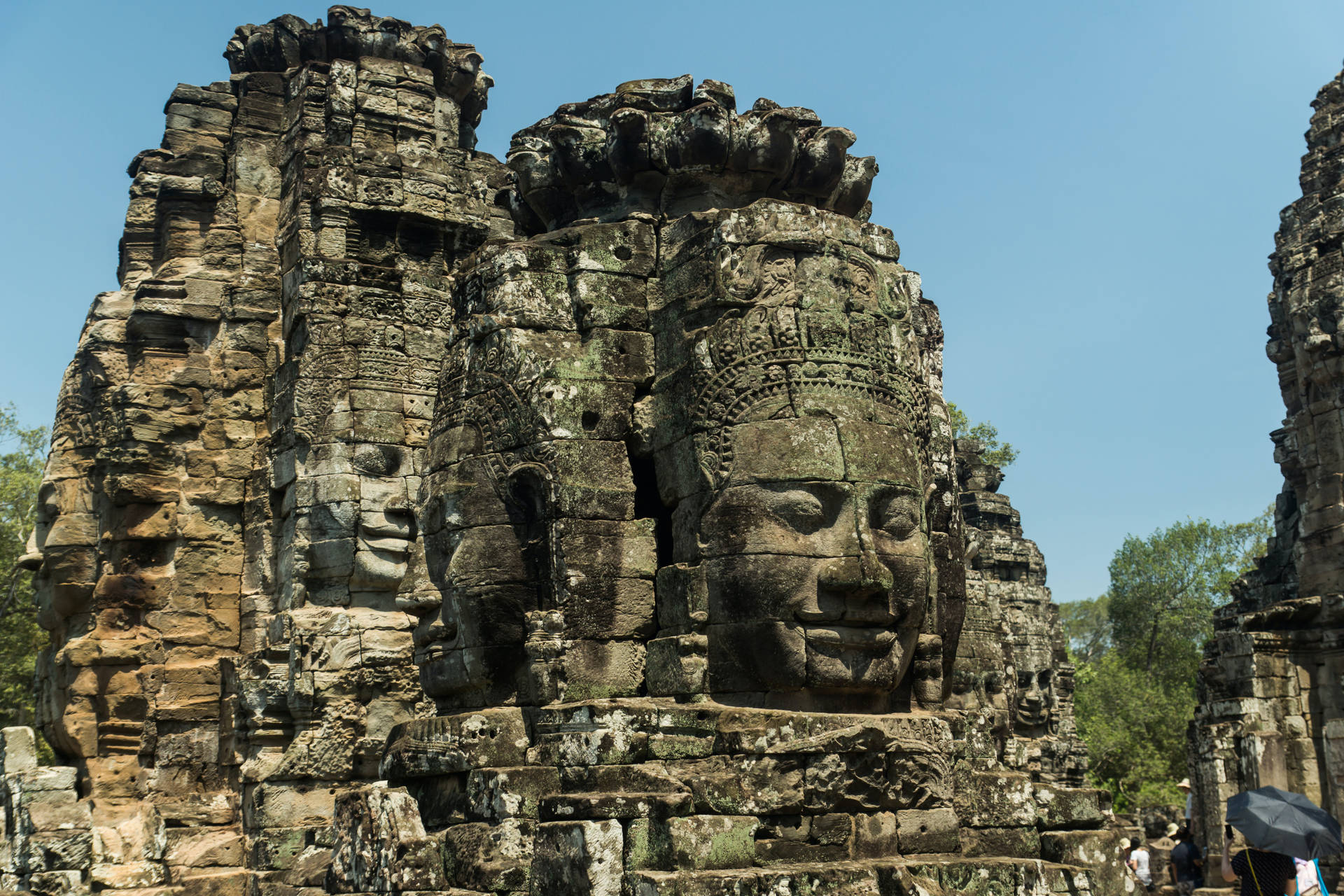Titolomaestose Facce Di Pietra Ad Angkor Wat, Cambogia Sfondo