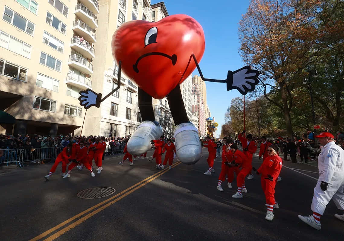 Giant Heart Balloon Parade Wallpaper