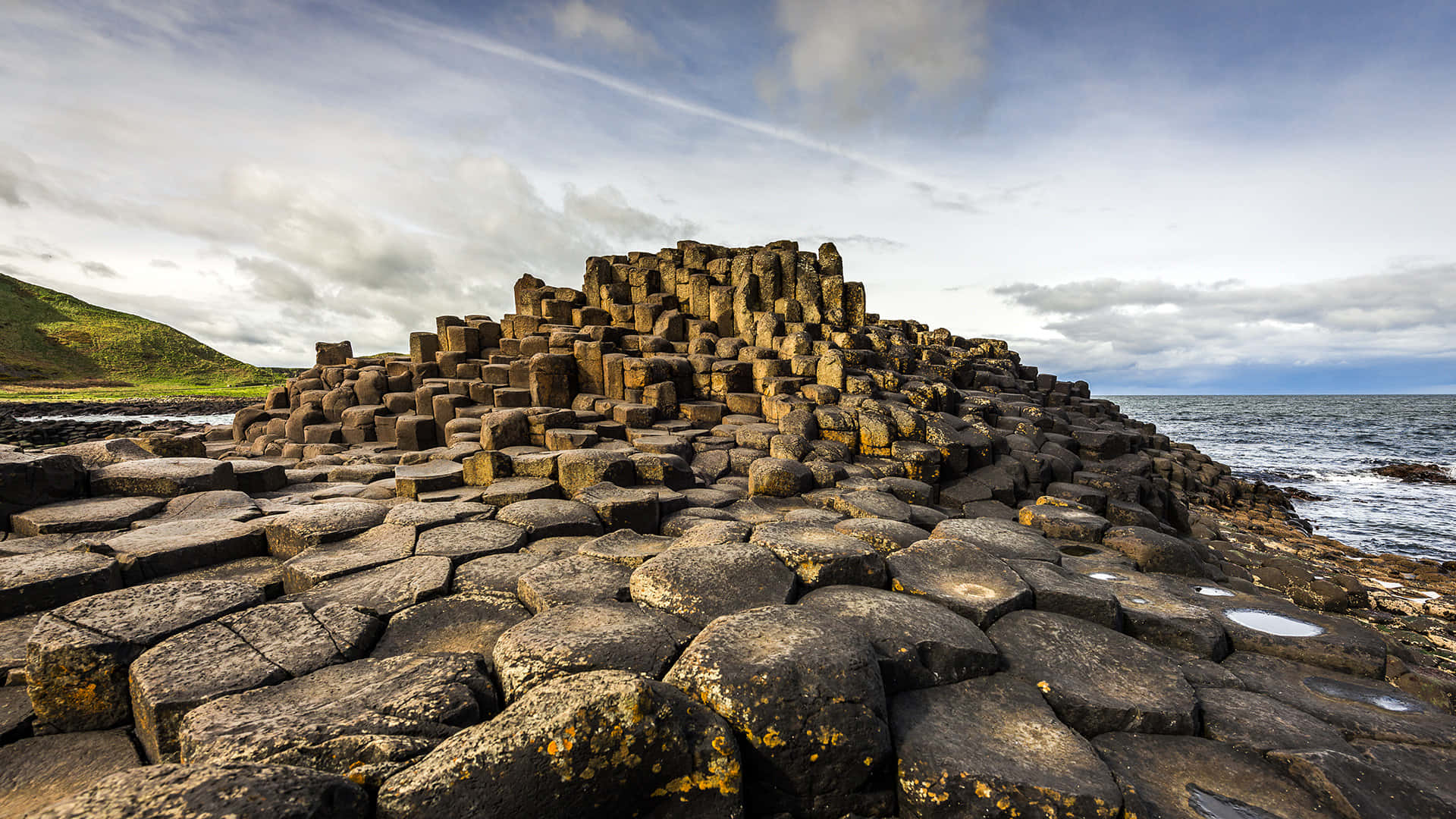 Giant's Causeway Elevated Basalt Rocks In Northern Ireland Wallpaper