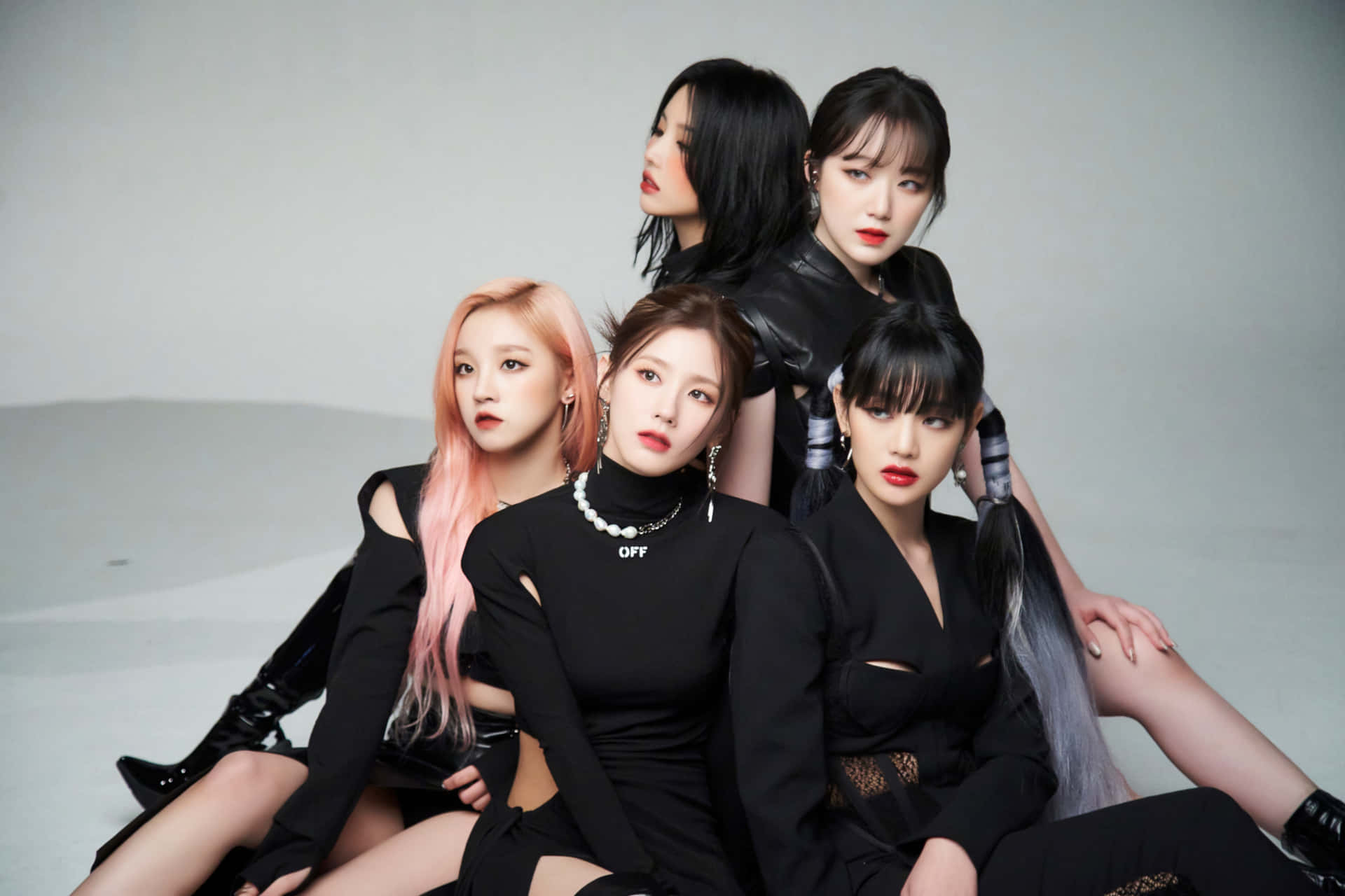 Gidle Group Portraitin Black Outfits Wallpaper