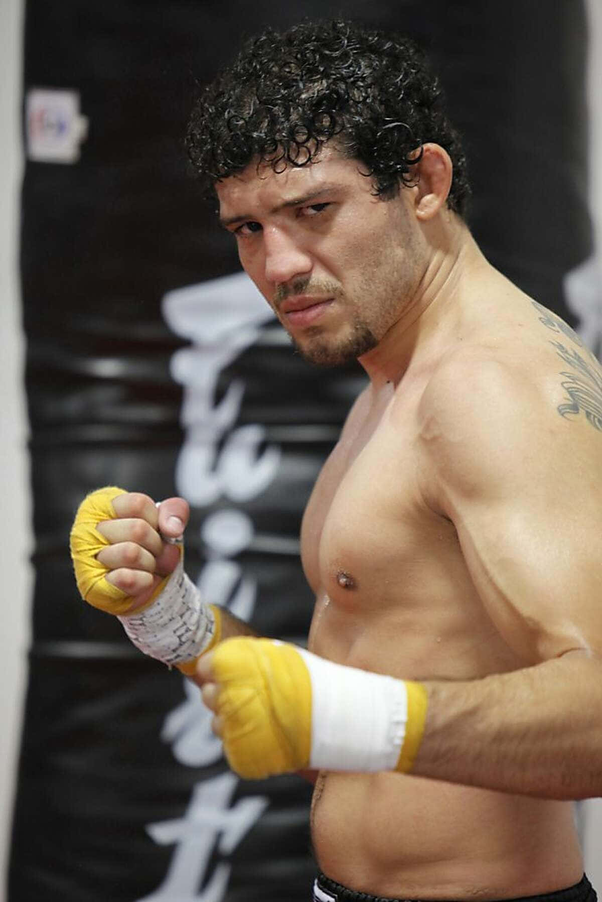Downloaden Sie Kostenlose Gilbert Melendez-Wallpaper, [100+] Gilbert