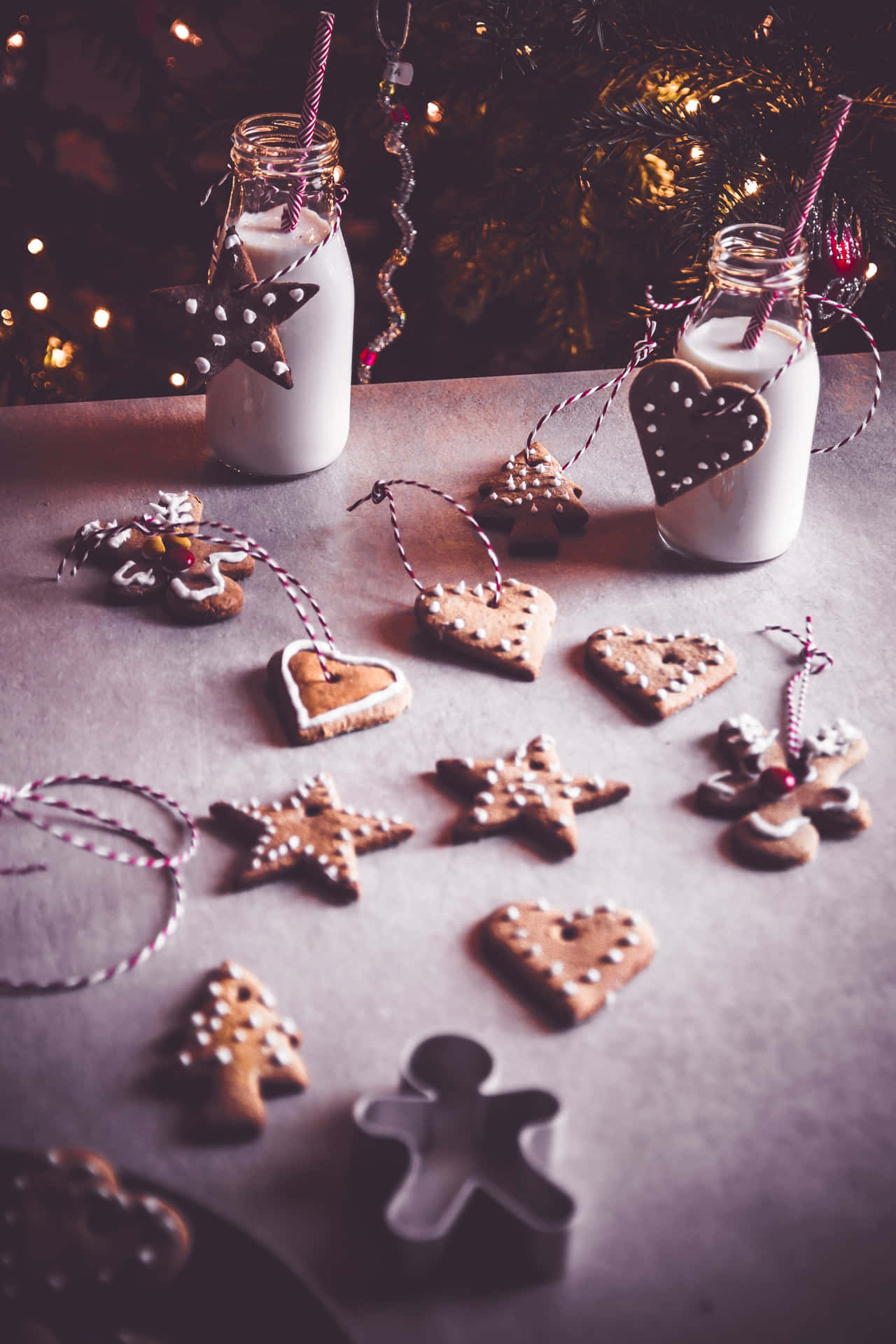 Gingerbread Cookiesand Milk Holiday Scene Wallpaper