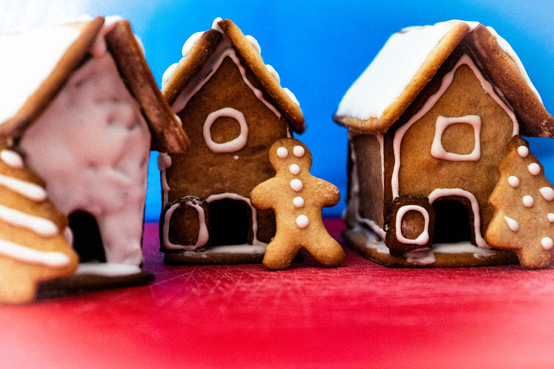 Gingerbread Houses And X'mas Tree Wallpaper