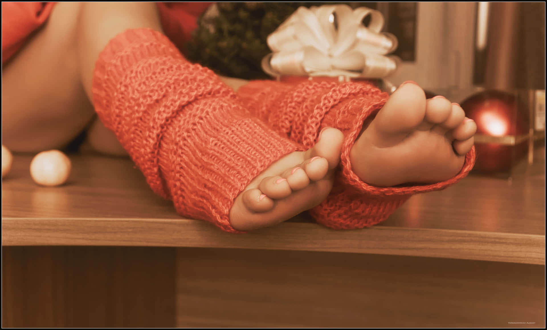 Girl’s Feet Dressed in Cozy Knitted Socks Wallpaper