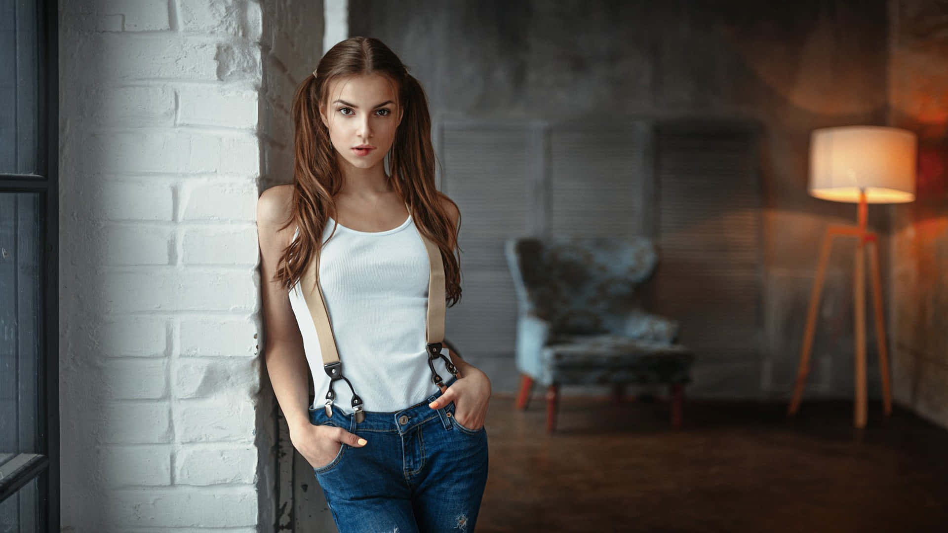 Girl In Jeans Pictures 1920 X 1080 Picture