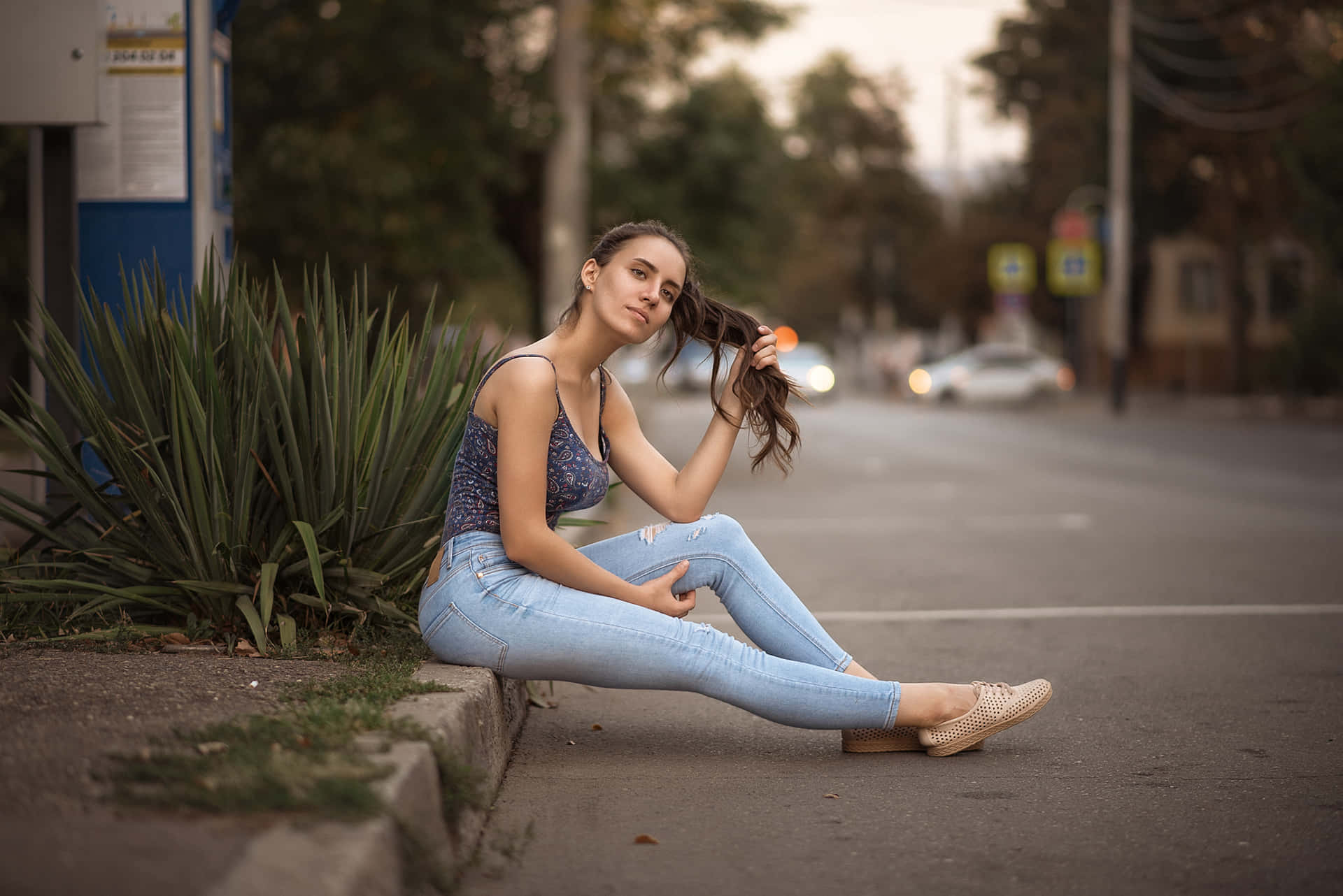 Girl In Jeans Pictures 2000 X 1335 Picture
