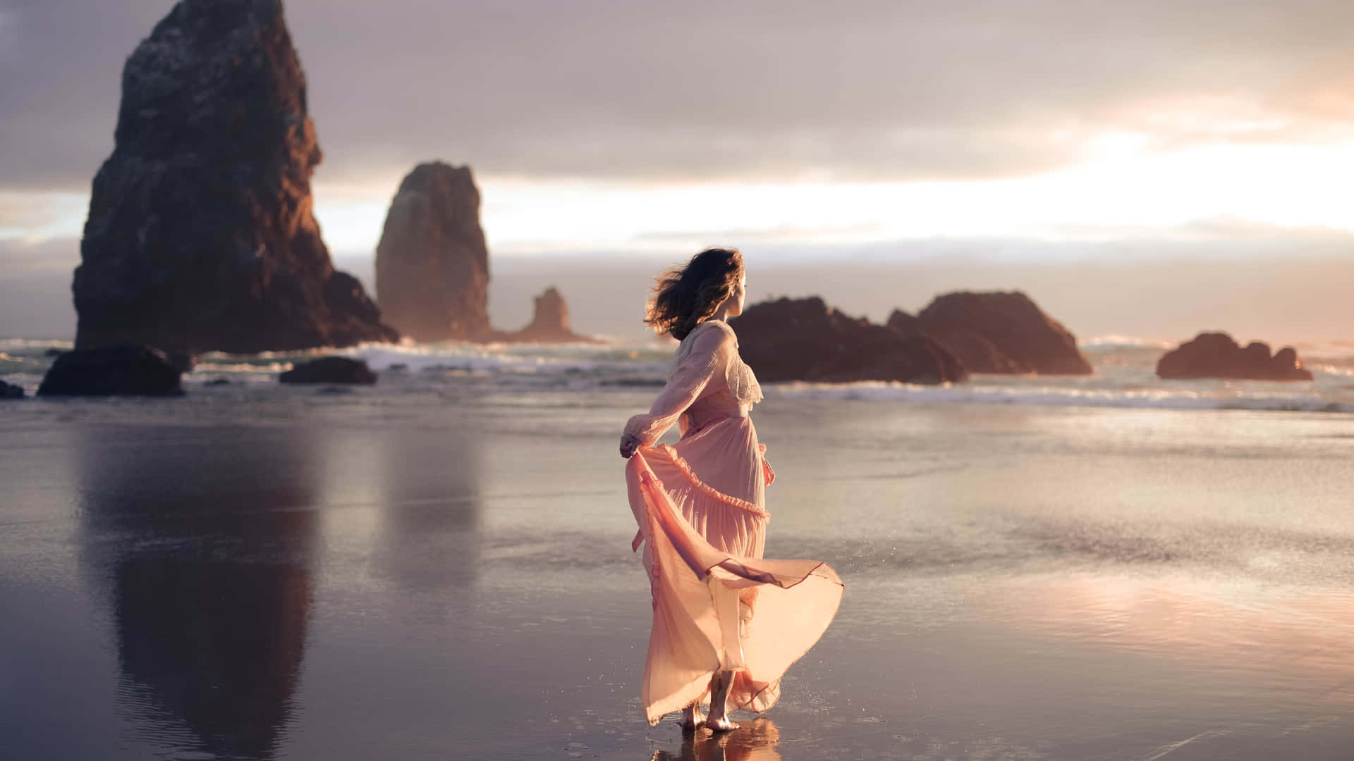 Girl On Beach Of Oregon Canon Wallpaper