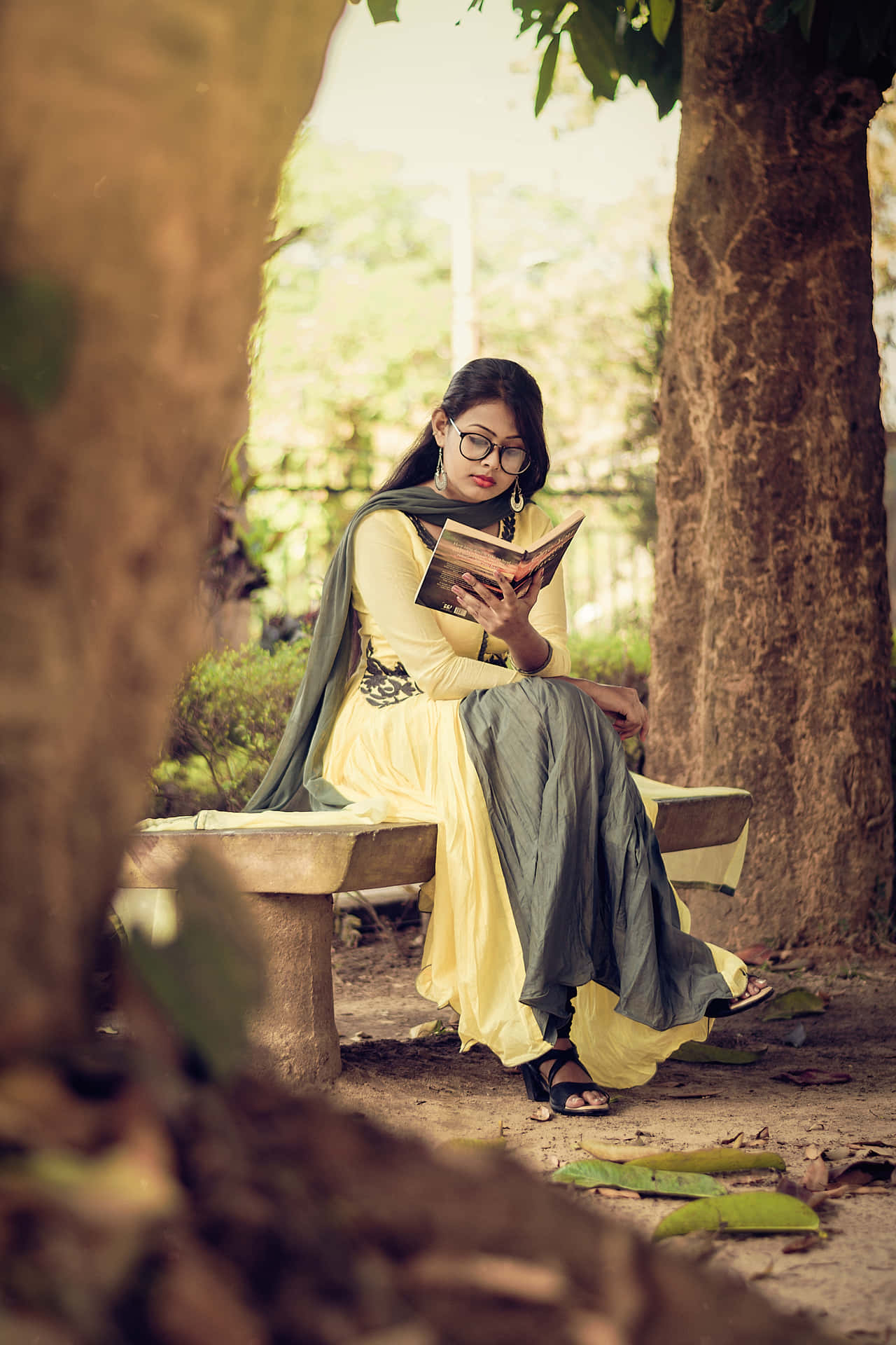 Girl Posing Reading A Book Wallpaper