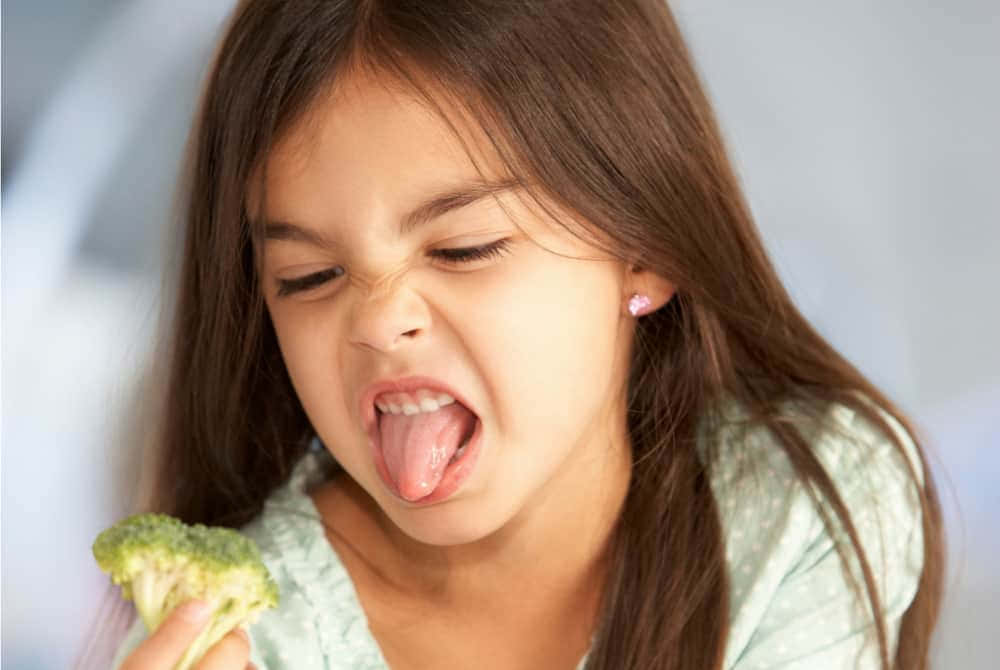 Pige modvillig til at spise broccoli Wallpaper