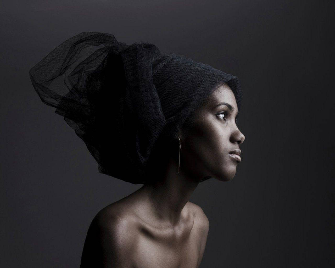 Pige med sort tørklæde afbilder sexede sorte kvinder Wallpaper