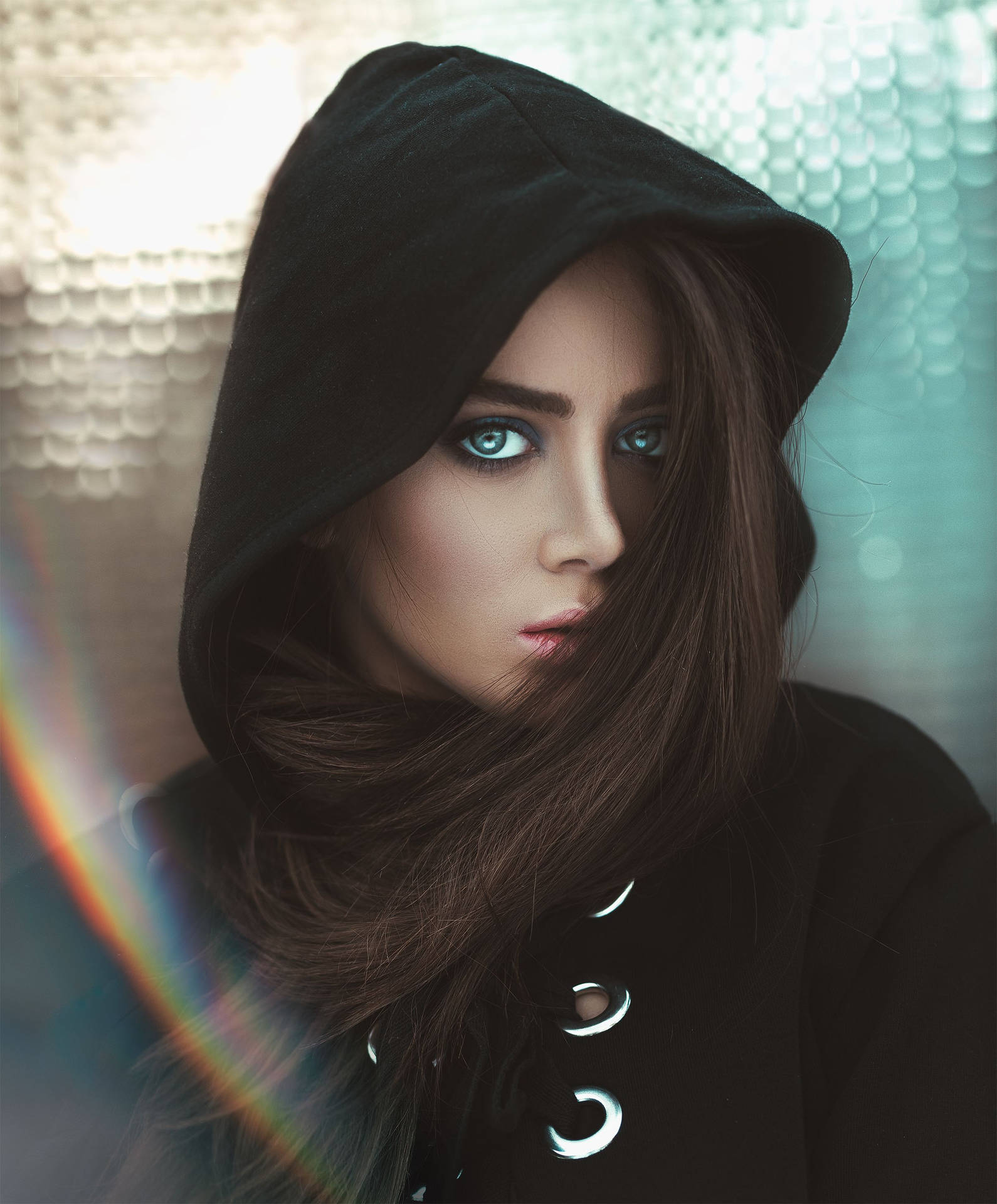 Girl With Striking Eyes Wearing Hoodie Wallpaper