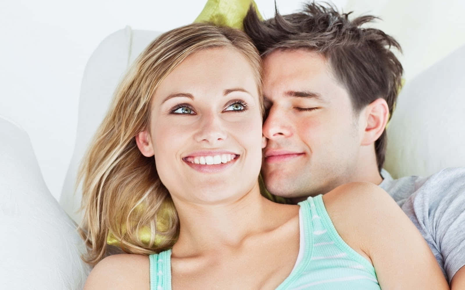 "Girlfriend And Boyfriend Celebrating Their Love" Wallpaper