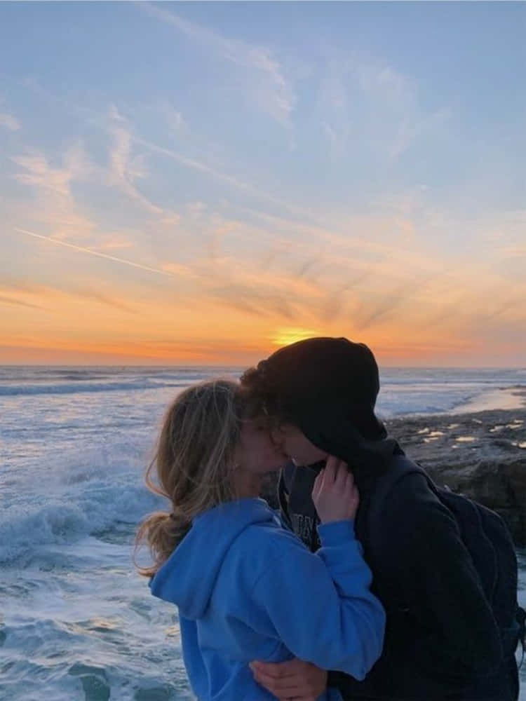 boyfriend and girlfriend kissing sunset