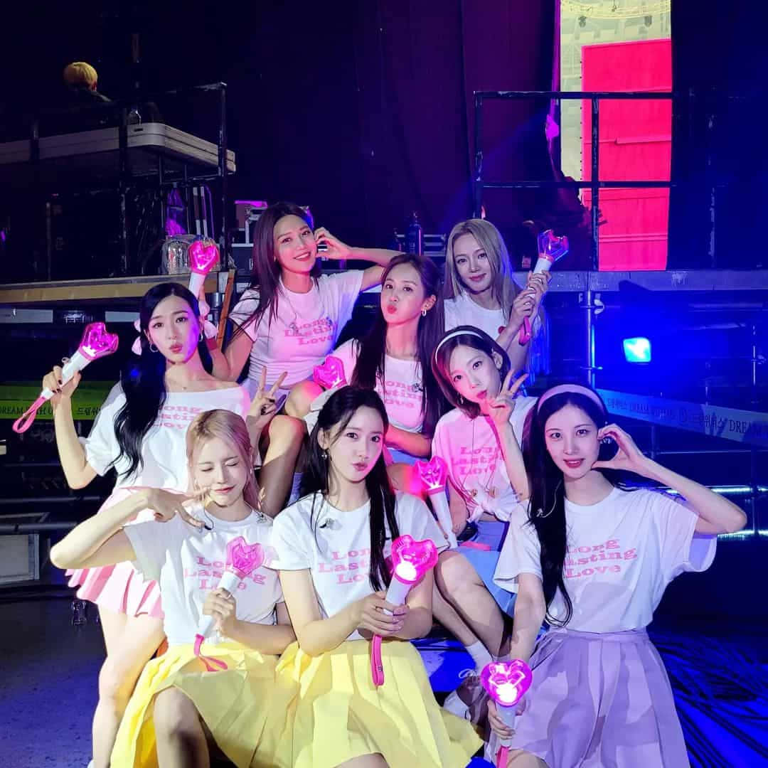 Girls Generation Backstage Group Photo Wallpaper