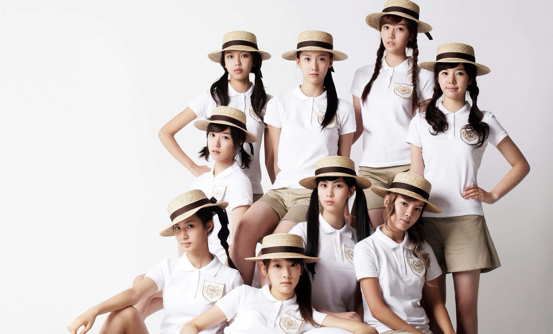 Girls Groupin Whiteand Straw Hats Wallpaper