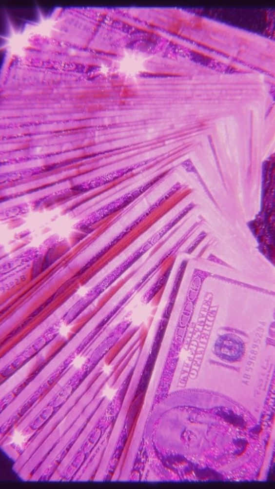 En bunke af penge med en lilla baggrund Wallpaper