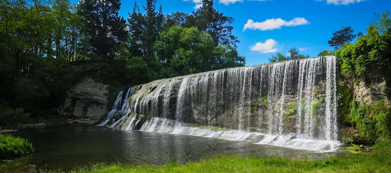 Sérénité De La Cascade Gisborne Nouvelle-zélande Fond d'écran