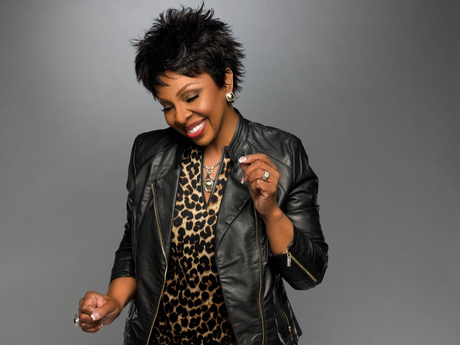 Iconic Music Legend Gladys Knight with The Pips Wallpaper