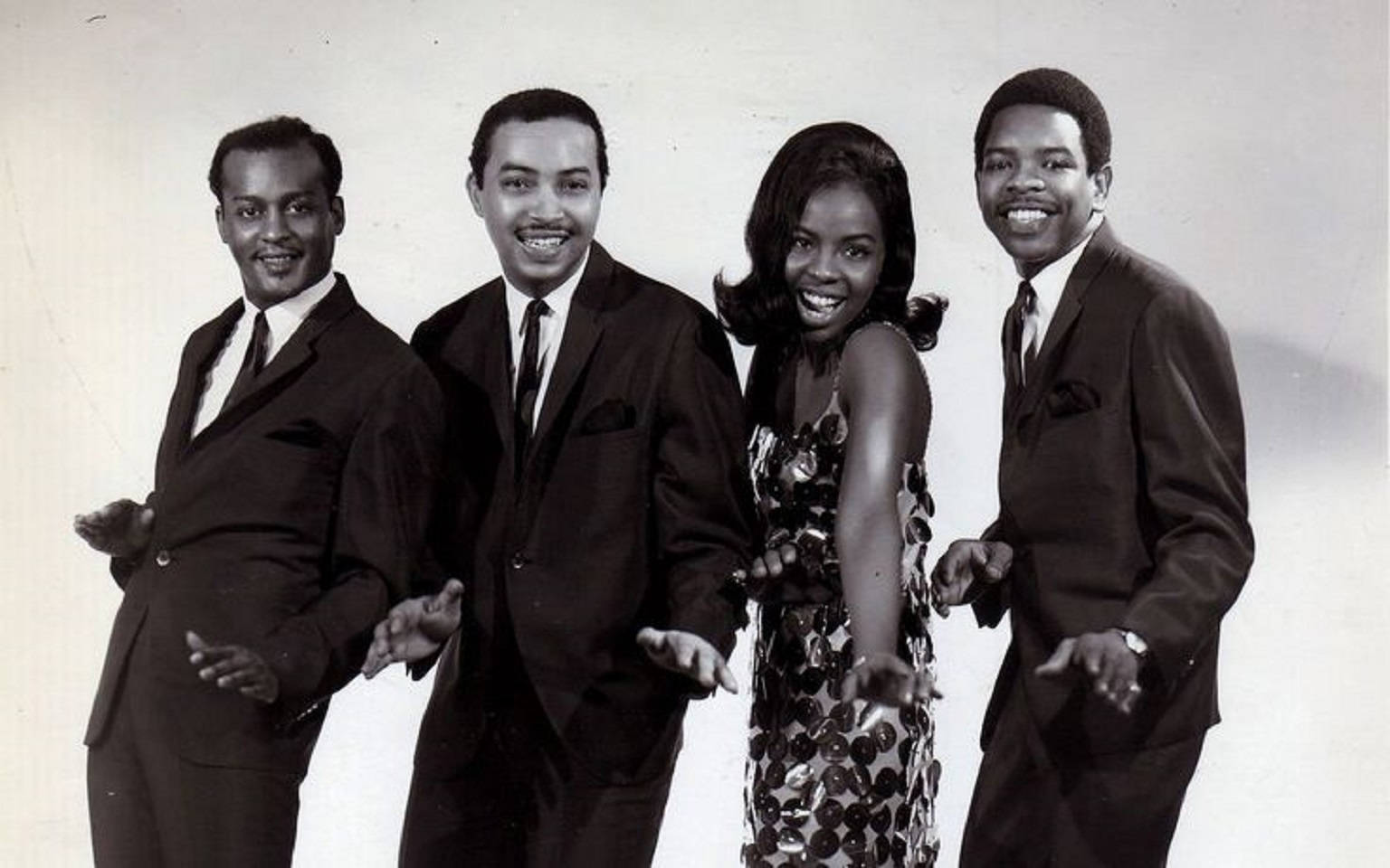Gladys Knight And The Pips in their prime. Wallpaper