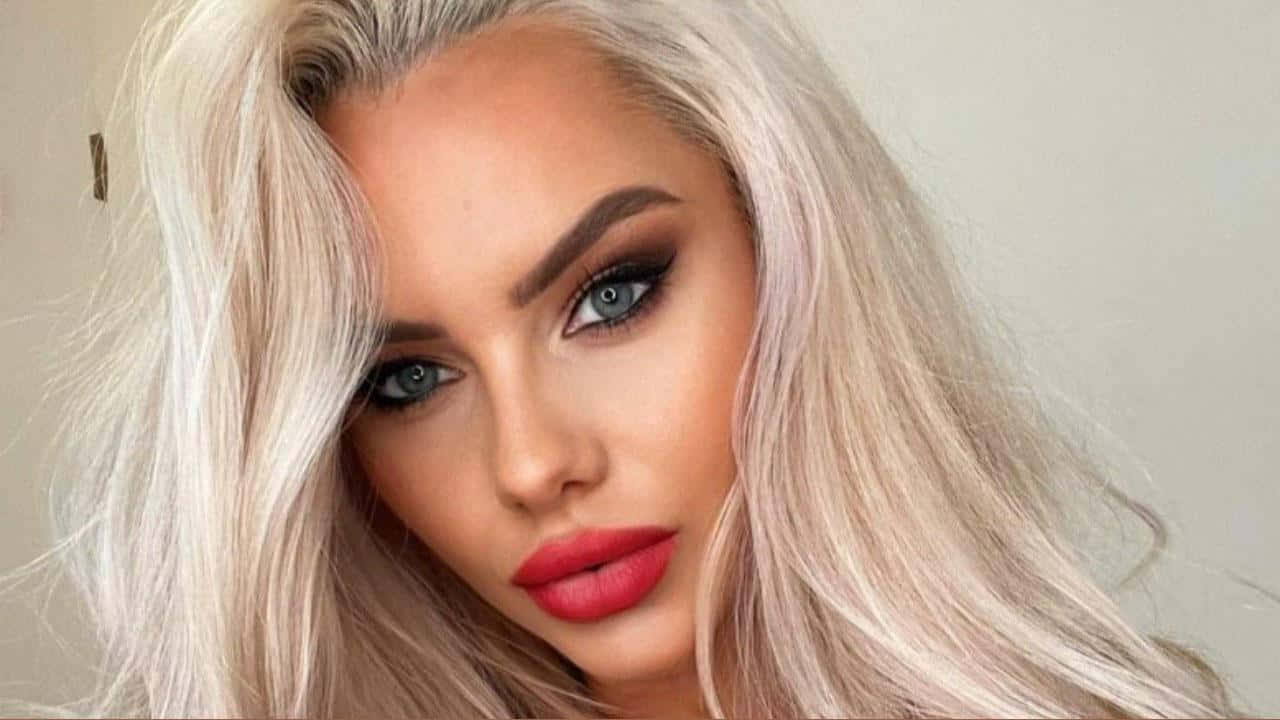 Femme Blonde Glamour Avec Rouge À Lèvres Rouge Fond d'écran