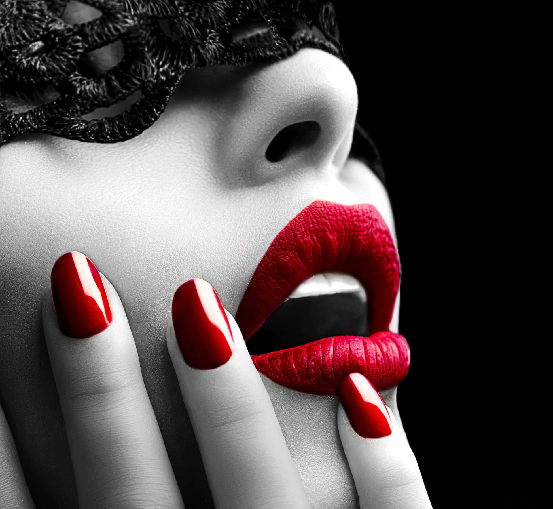 Glamorous Red Lips Wallpaper