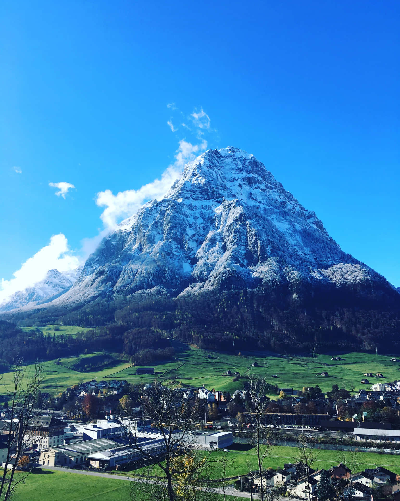 Glarus Mountain View Switzerland Wallpaper