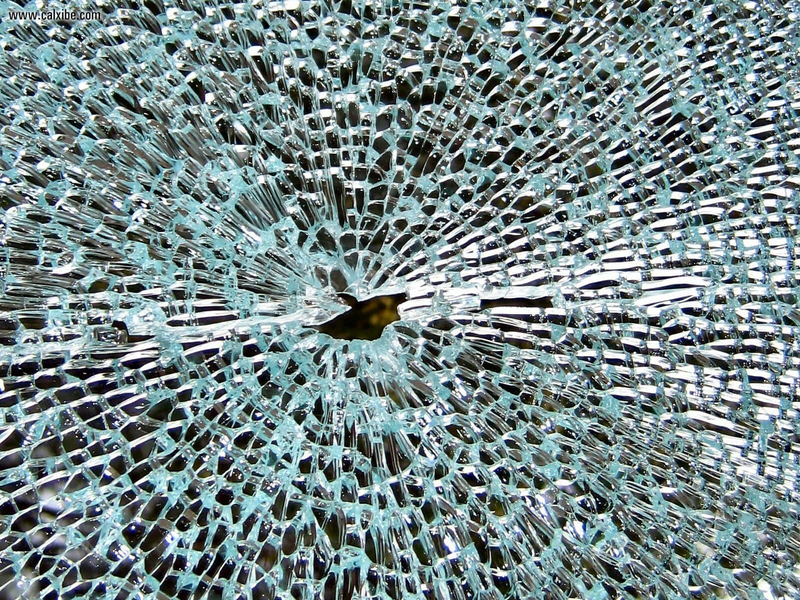 Фотография разбитого стекла. Разбитое стекло. Треснутое стекло. Разбитое каленое стекло. Разбитое закалённое стелко.