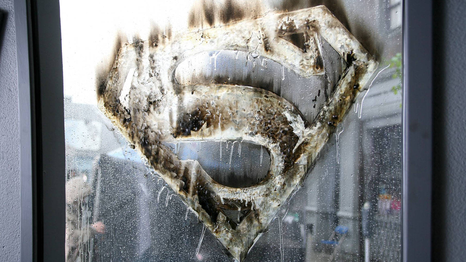 Finestradi Vetro Con Il Logo Di Superman Sfondo