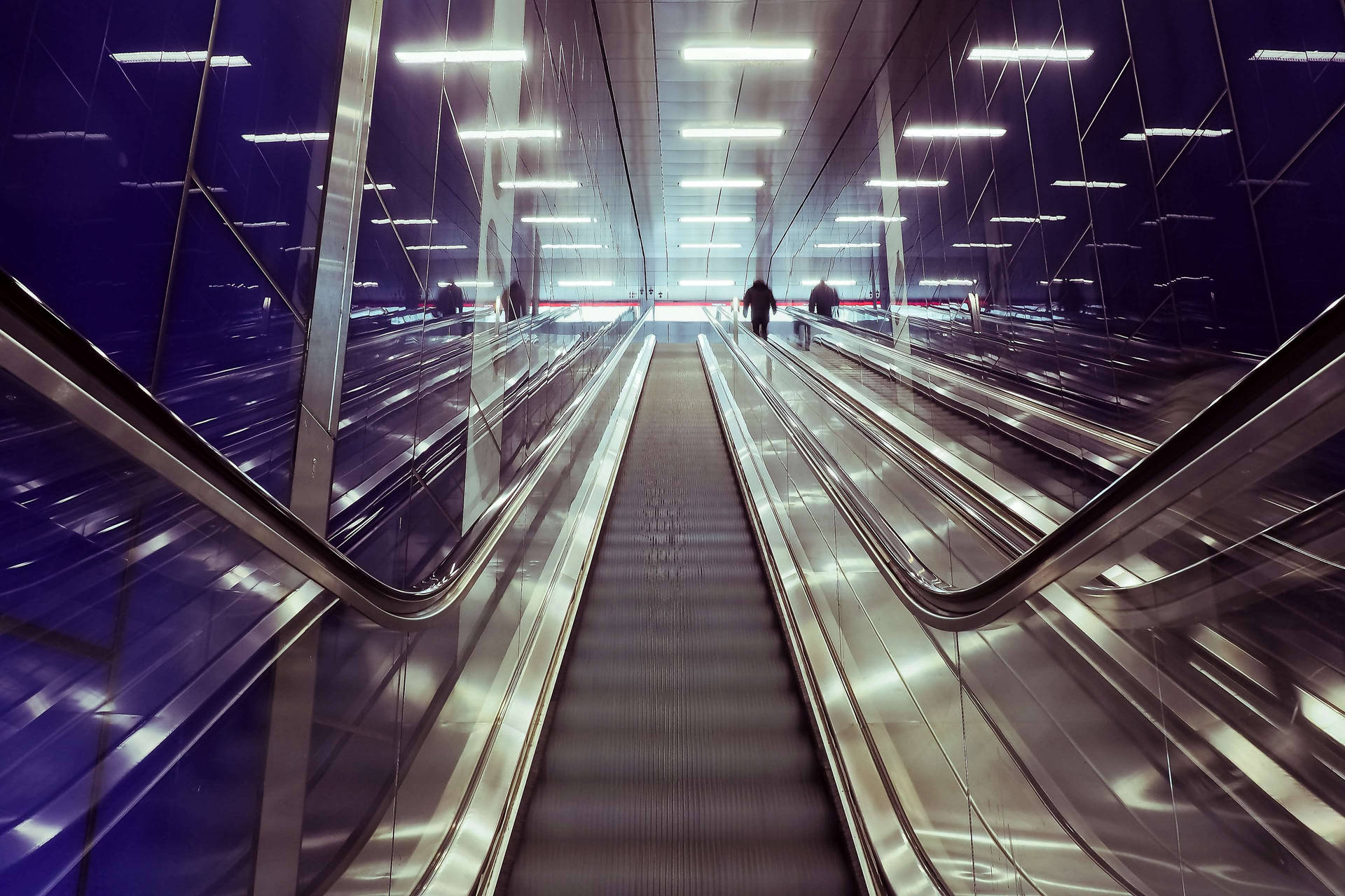 Glassy Escalator At The Airport Wallpaper