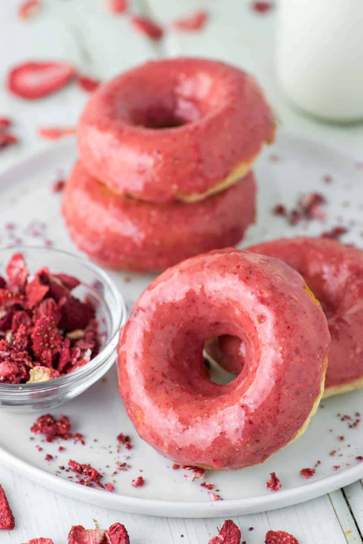 Enjoy a freshly glazed donut treat Wallpaper