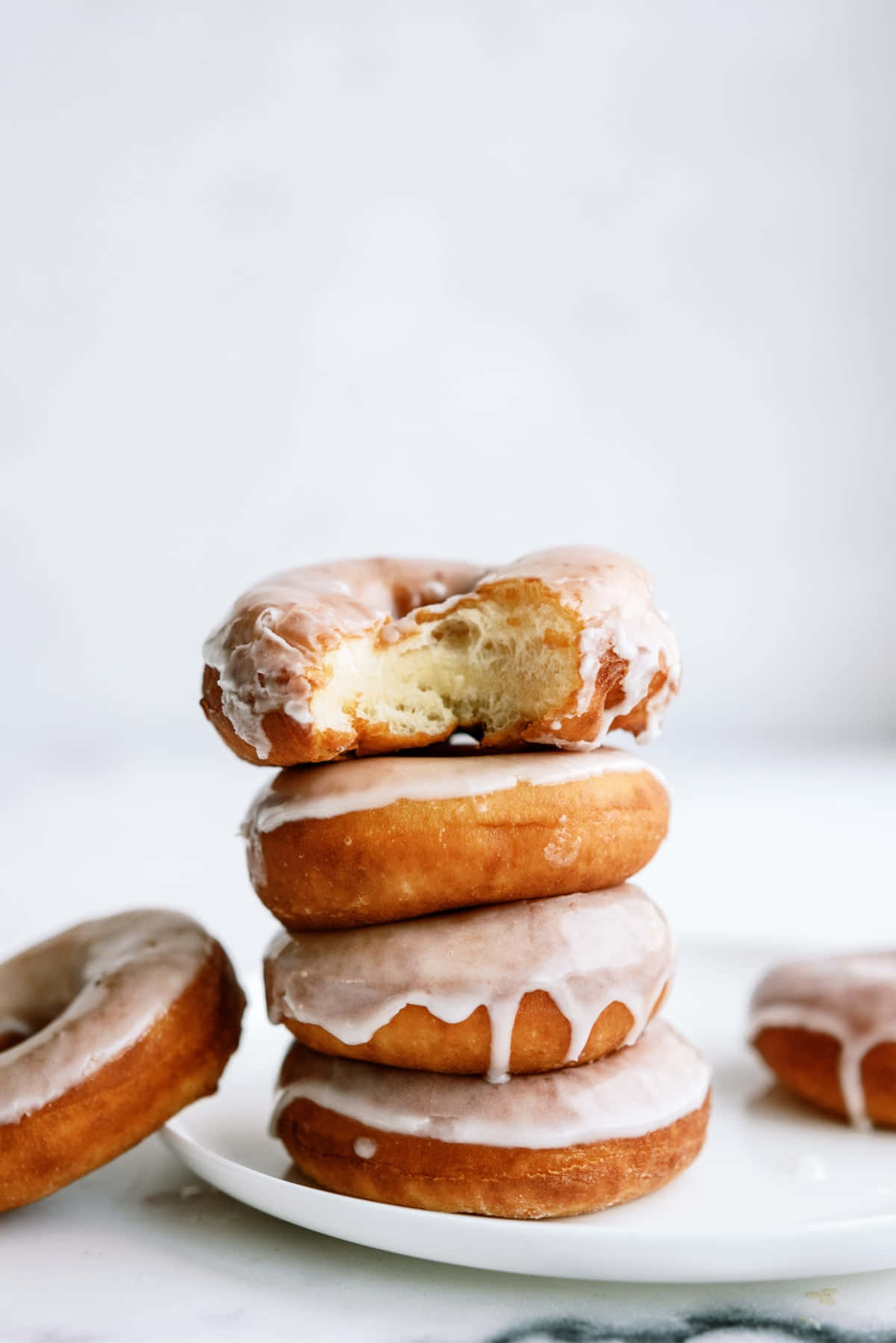 Start your morning with a delicious, glazed donut! Wallpaper