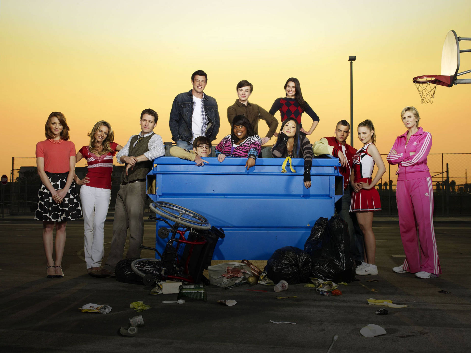 Glee Cast Members In Season 1 Episode 10 Photoshoot Wallpaper