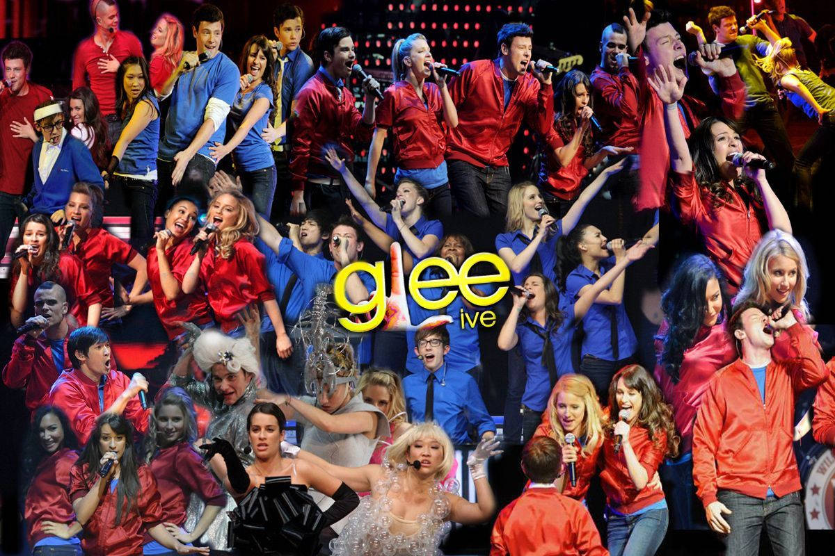 The energetic cast of Glee performing live in concert Wallpaper