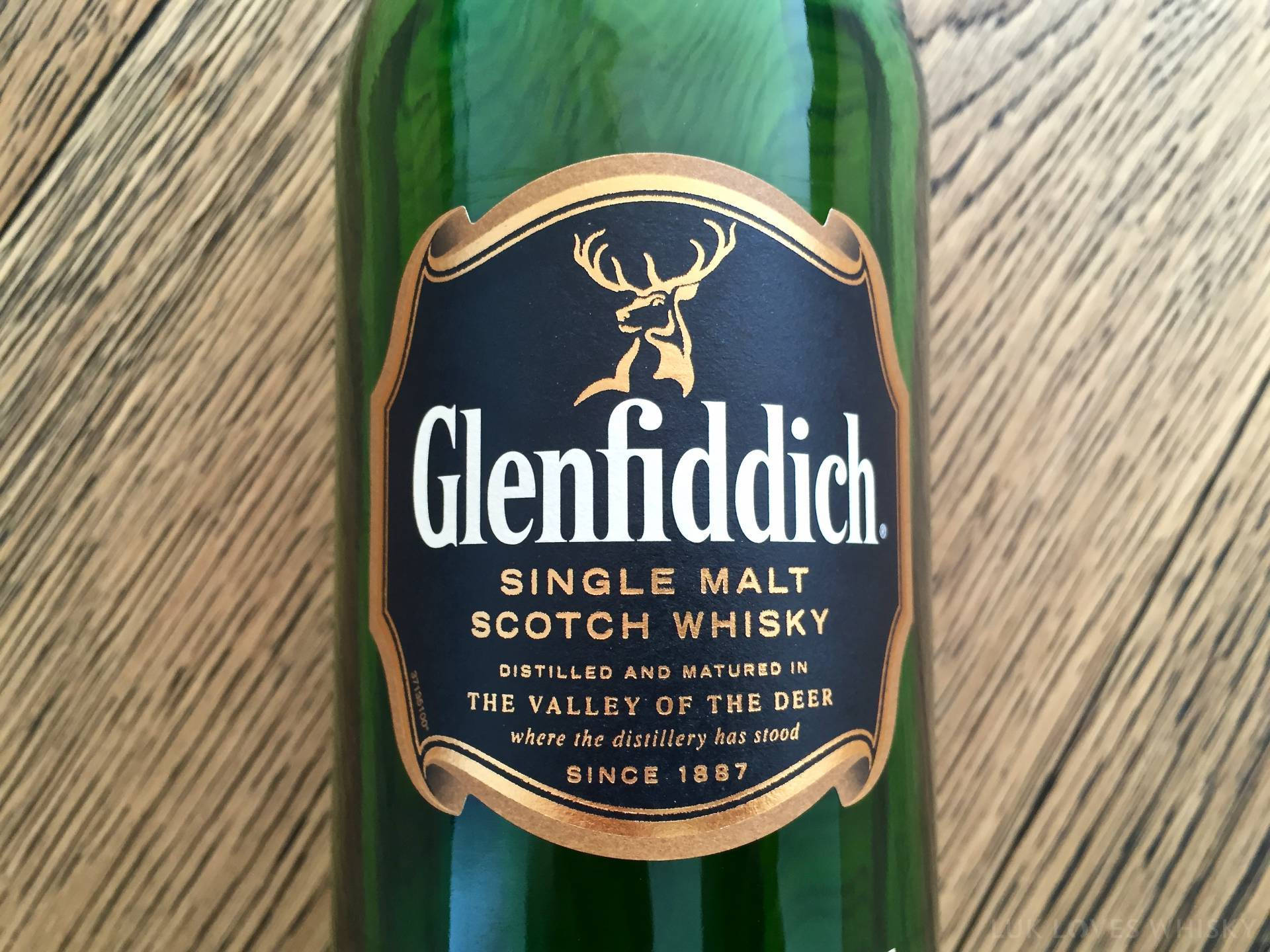 Glenfiddich 12 Year Old On Wooden Table Wallpaper