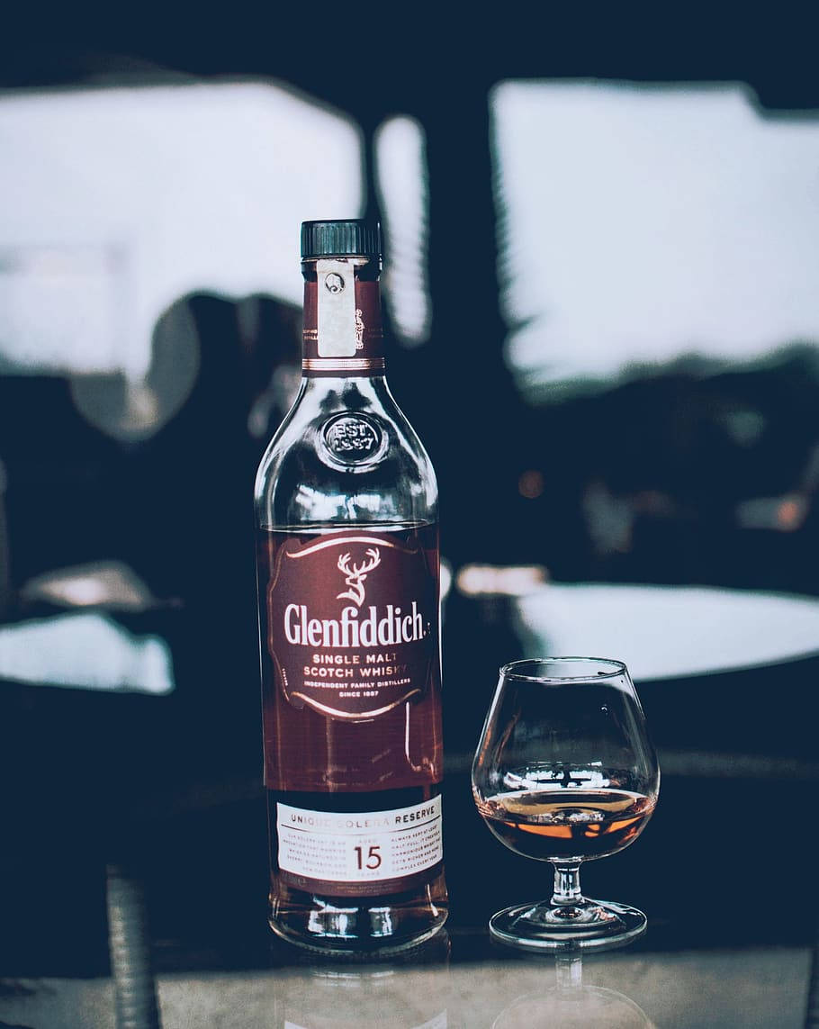 Glenfiddich 15 Year Old With Brandy Glass Wallpaper