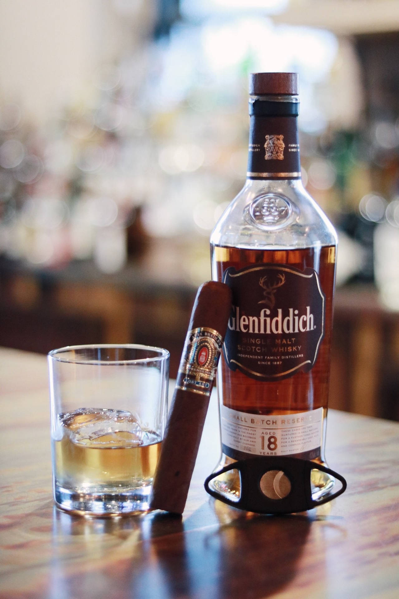 Glenfiddich 18 Year Old With Alec Bradley Cigar Picture