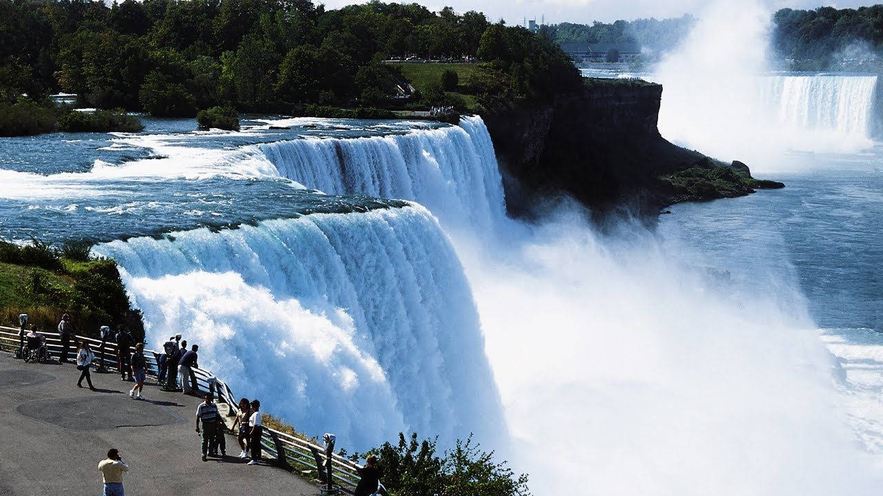Glimpse Into The Niagara Falls Wallpaper