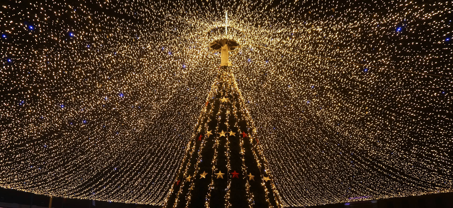 Glittery Christmas Lights Tree Wallpaper
